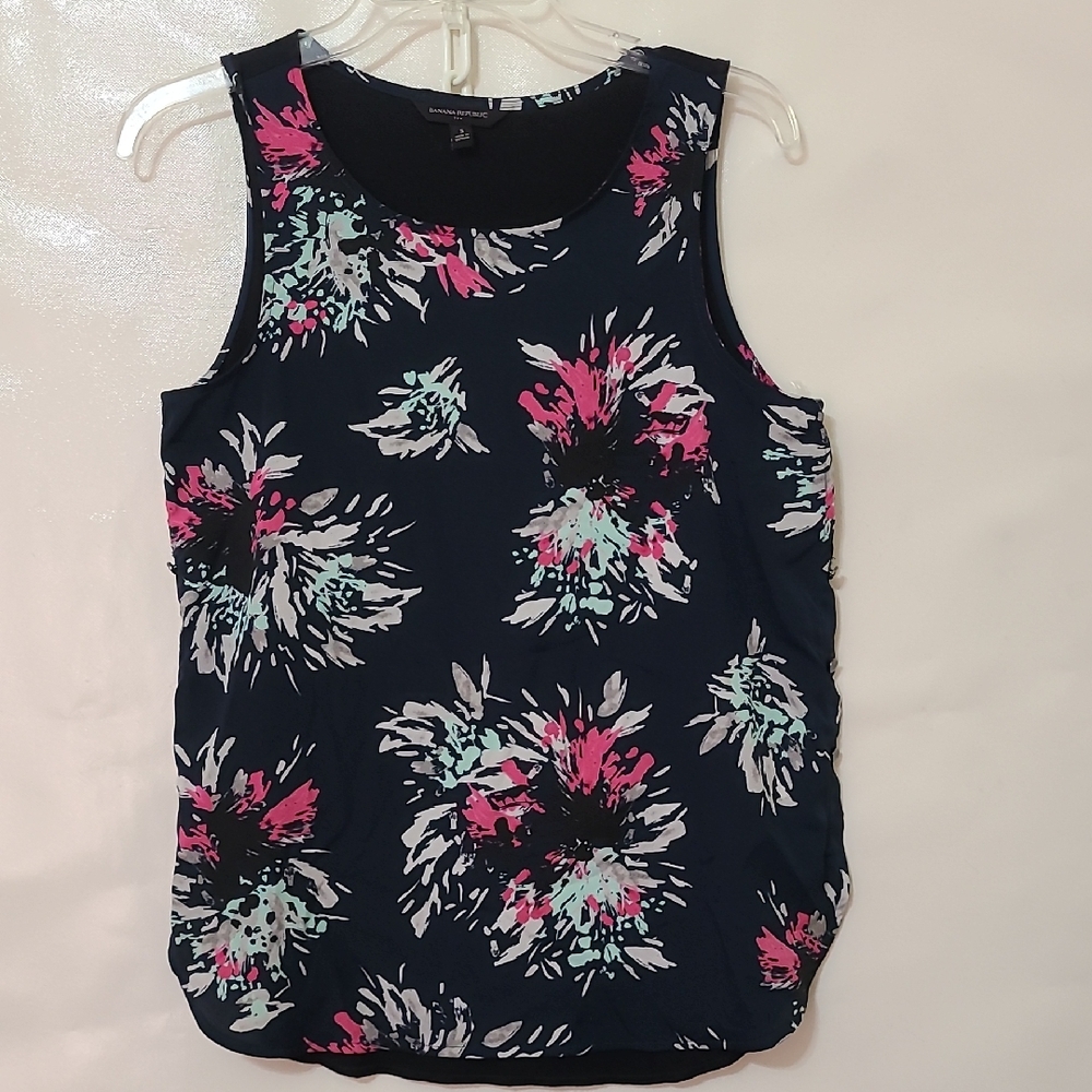 Banana Republic Women's Blue and Pink Floral Front Tank Top -‎ Size Small